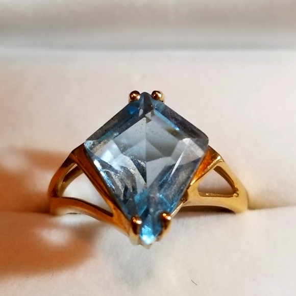 no name Jewelry - Blue Topaz over 5 carat 10k gold ring